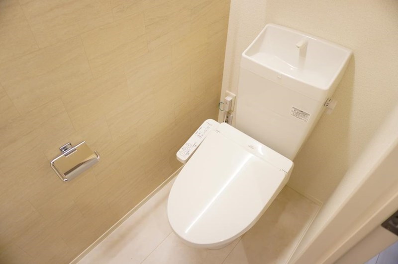 トイレ　トイレは快適な温水洗浄便座付き