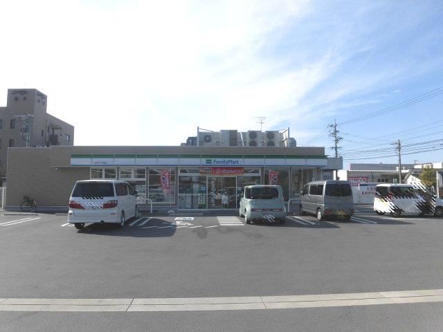 コンビニ　ファミリーマート（コンビニ）まで490m