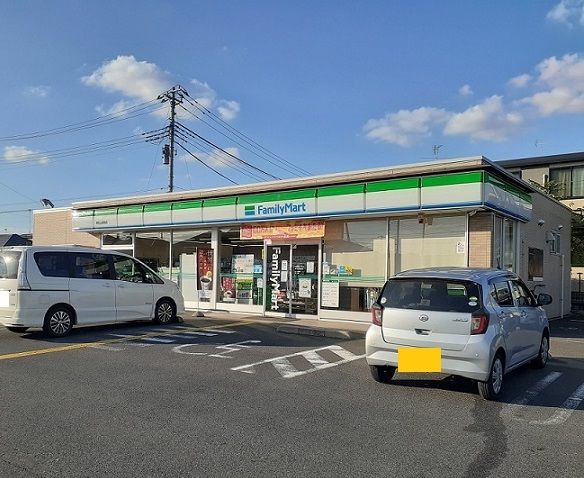 コンビニ　ファミリーマート東松山高坂店.（コンビニ）まで420m