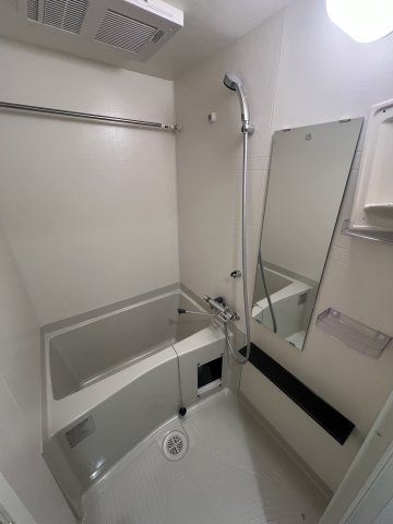 バス・シャワールーム　※写真は同じマンションの違う部屋のものになります。