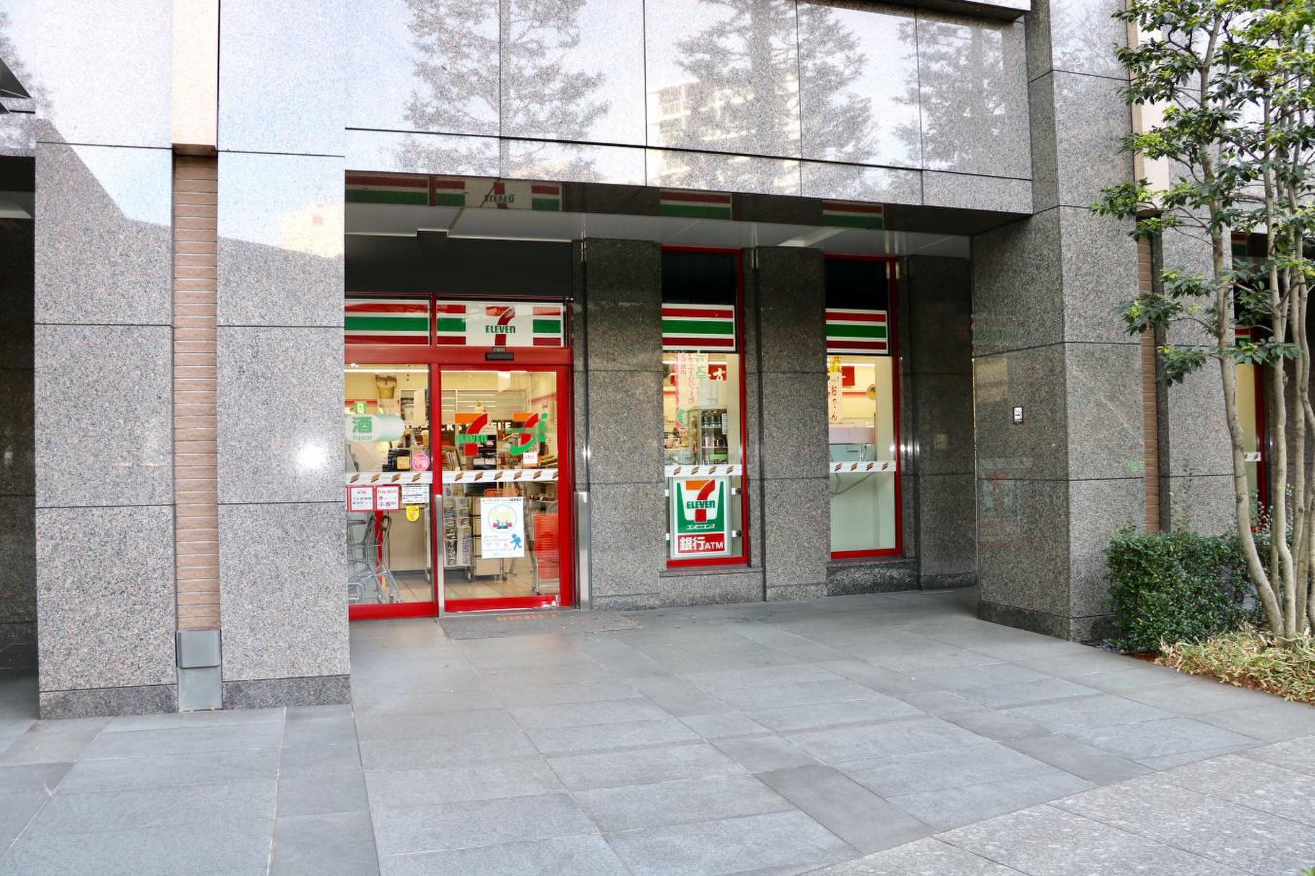 コンビニ　セブンイレブン飯田橋アイガーデンテラス店（コンビニ）まで350m