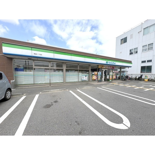 コンビニ　ファミリーマート　蕨錦二丁目店（コンビニ）まで500m