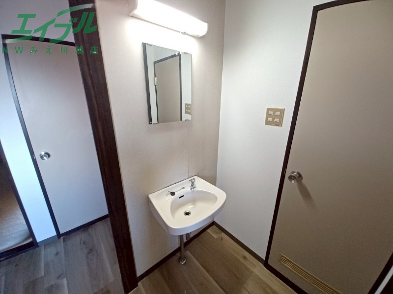 洗面設備　別部屋参考写真です