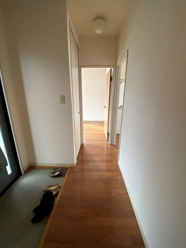 玄関　全て違うお部屋（同じ間取り）の写真です