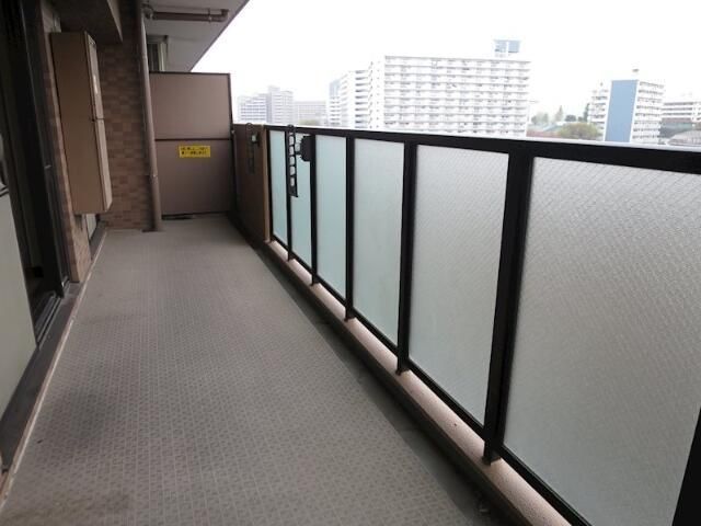 バルコニー　お天気のいい日は洗濯物も気持ちよく干せますね！
