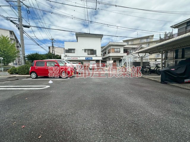 駐車場　駐車場に車を止められます