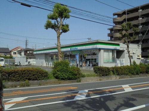 コンビニ　ファミリーマート相模原淵野辺本町店（コンビニ）まで499m