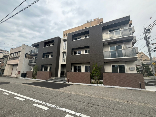 建物外観　富山信用金庫本店まで３１０ｍ
