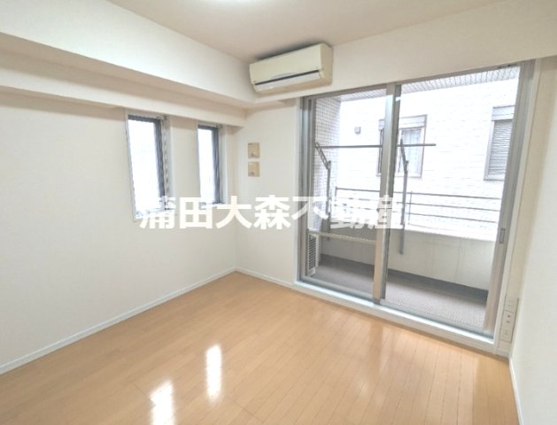 居室・リビング　角部屋の洋室6帖