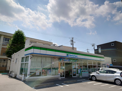 コンビニ　ファミリーマート 大宝店（コンビニ）まで742m