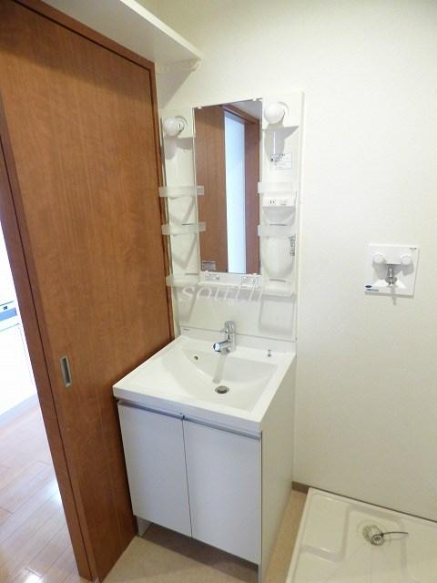 洗面設備　シャンプードレッサー付きの独立洗面台♪