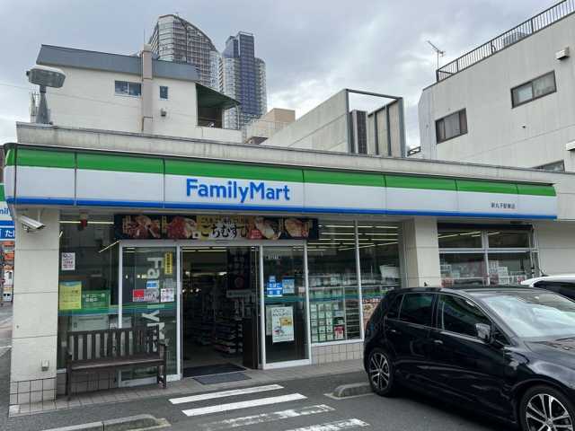 コンビニ　ファミリーマート 新丸子駅東店（コンビニ）まで100m