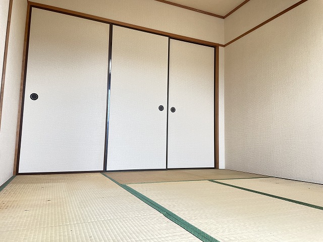 収納　和室6帖　　押入れ1間付