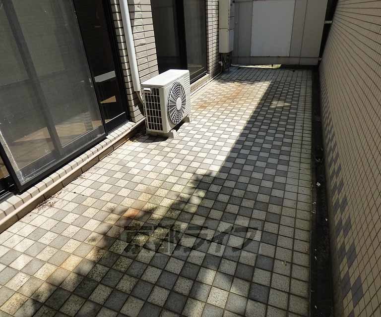 バルコニー　広々としたバルコニーです。