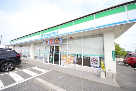 コンビニ　ファミリーマート八本松飯田店（コンビニ）まで218m