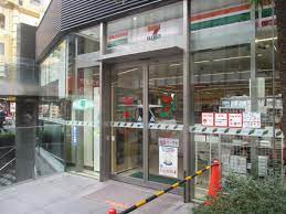 コンビニ　セブンイレブン 品川駅港南口店（コンビニ）まで559m