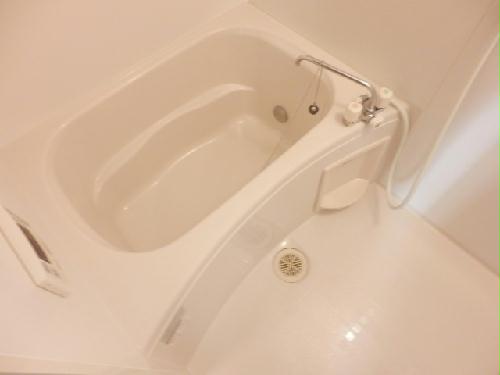 バス・シャワールーム　広々浴槽でゆっくり疲れを癒して下さい。