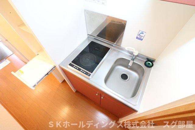 キッチン　２口コンロ付きラジエントヒータ※キッチン棚が多く収納に便利