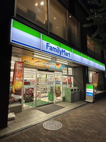 コンビニ　ファミリーマート清澄白河駅前店（コンビニ）まで379m