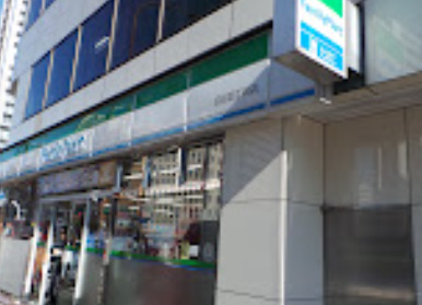 コンビニ　ファミリーマート 四谷四丁目店（コンビニ）まで886m