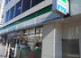 コンビニ　ファミリーマート 四谷四丁目店（コンビニ）まで886m