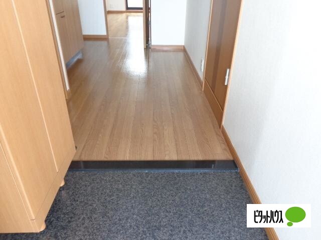 玄関　同物件別部屋