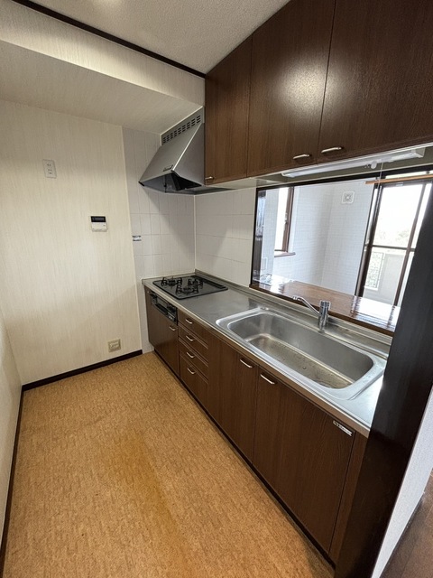 キッチン　別部屋参考写真です