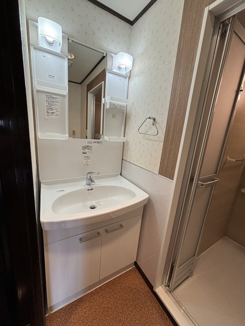 洗面設備　別部屋参考写真です