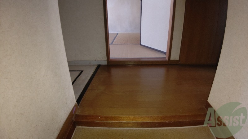 玄関　玄関からの階段スぺ*スも上がりやすそうですね。