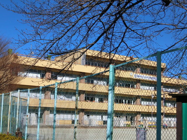 小学校　さいたま市立上小小学校（小学校）まで563m