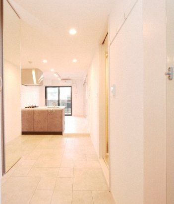玄関　現状優先とし写真は参照とする。