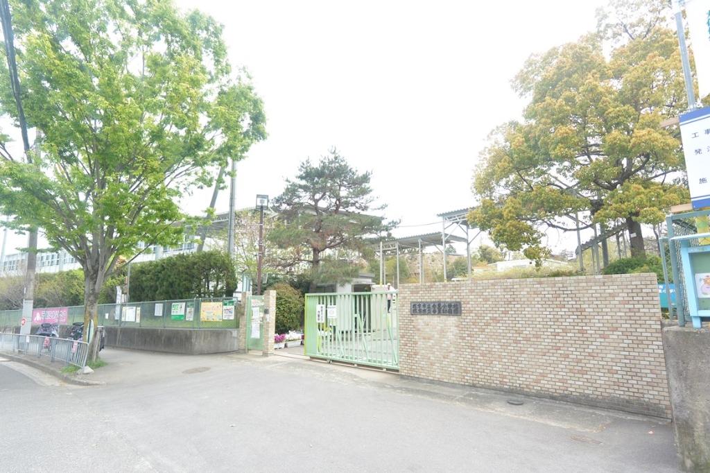 小学校　枚方市立東香里小学校（小学校）まで532m
