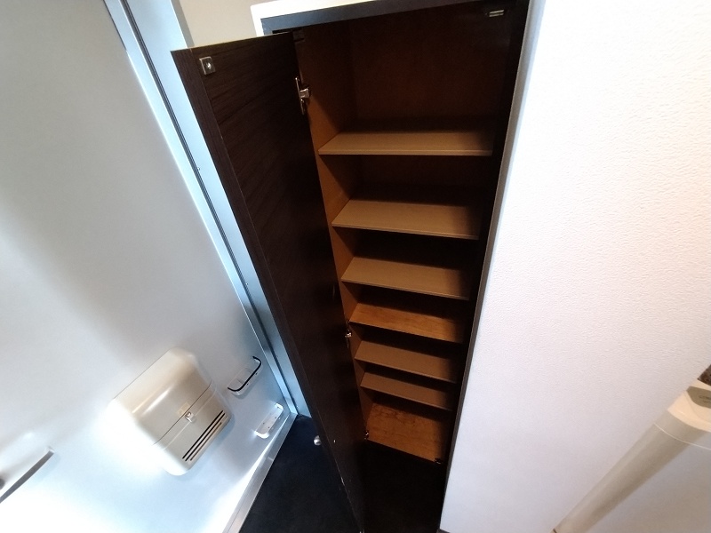 玄関　下駄箱