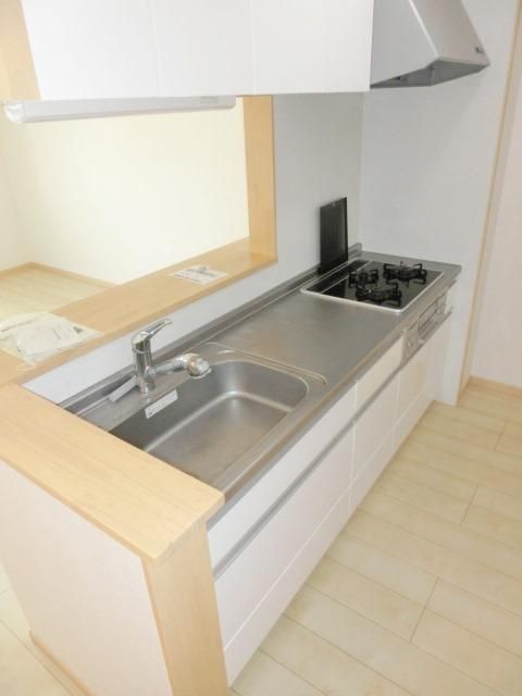 キッチン　人気のカウンターキッチン　コンロ3口付き