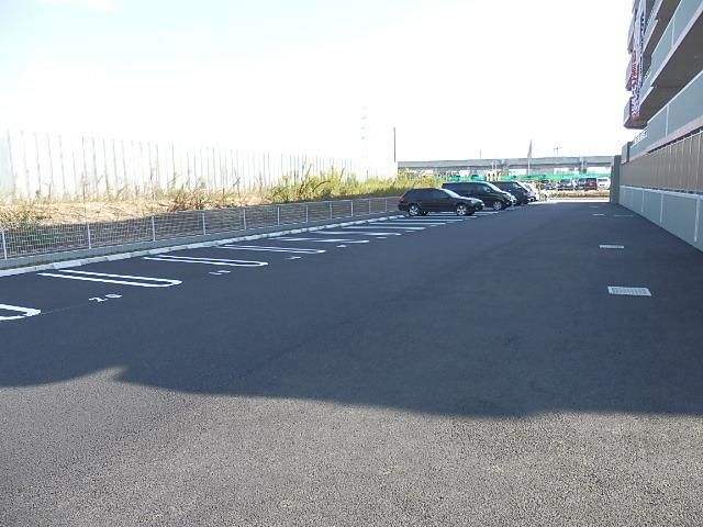 駐車場　駐車場