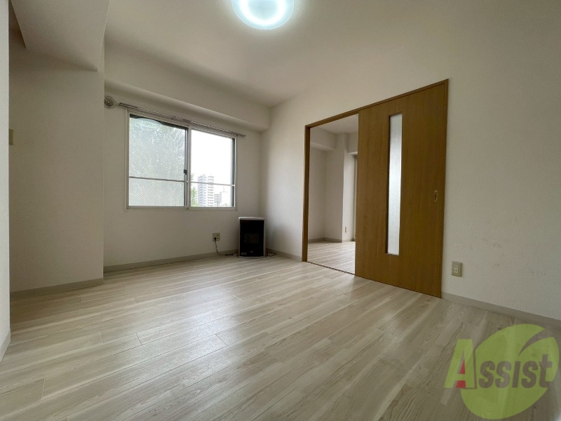 居室・リビング　広くてキレイなお部屋が広がっていて、充実した生活が送れそう。