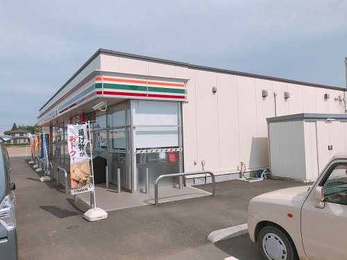 コンビニ　セブンイレブン 八街南中道店（コンビニ）まで585m