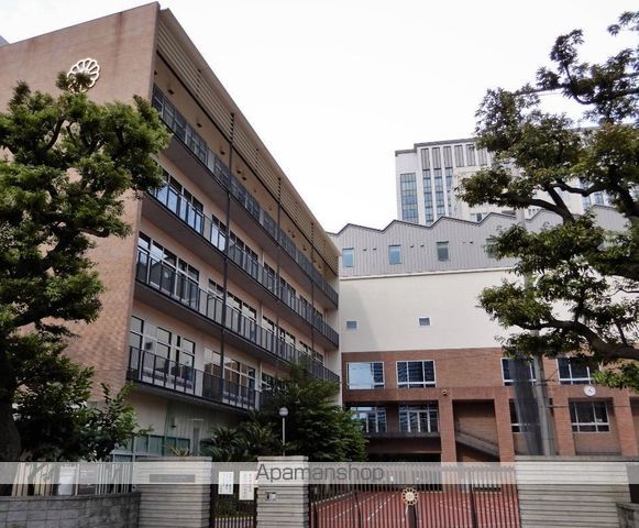中学校　千代田区立麹町中学校（中学校）まで726m