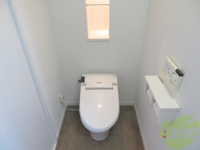 トイレ　ウォシュレット機能がついたトイレです。安心して使用できますね