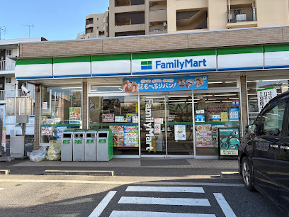 コンビニ　ファミリーマート 港築地口店（コンビニ）まで1321m