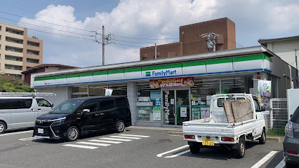 コンビニ　ファミリーマート 港陽一丁目店（コンビニ）まで1421m