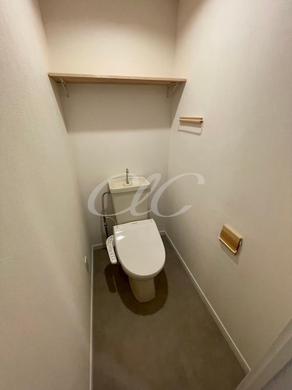 トイレ　RF後参考写真・反転タイプです。