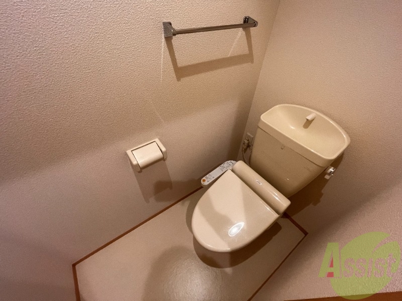トイレ　トイレはウォシュレット付きです。シャワートイレは嬉しいですね