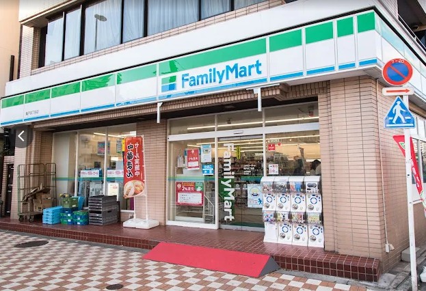 コンビニ　ファミリーマート亀戸四丁目店（コンビニ）まで139m
