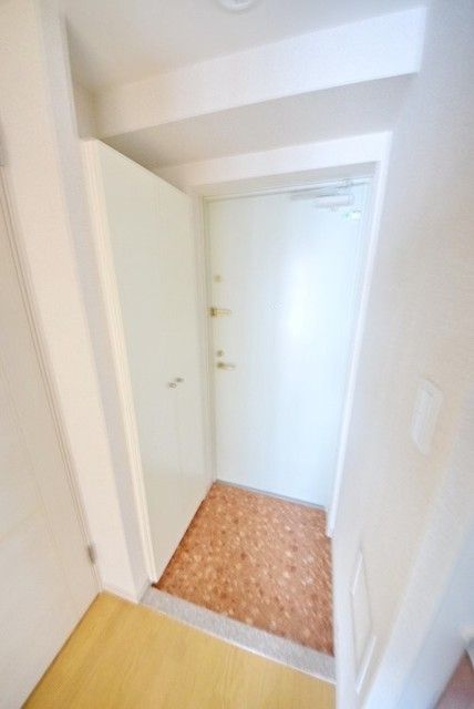 玄関　※別部屋参考写真