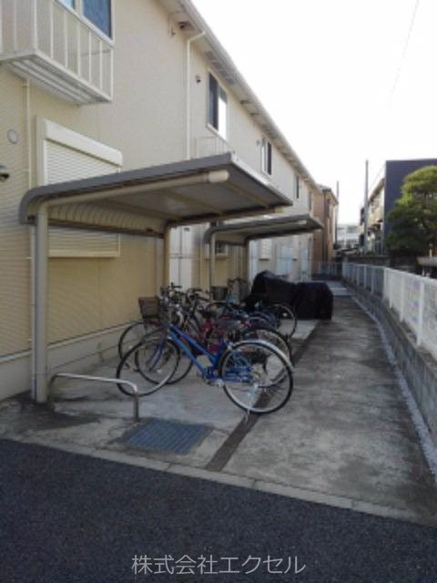 その他共有部分　屋根付きの駐輪場です。