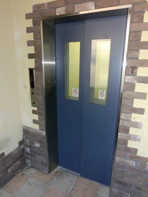 ロビー　エレベーター完備