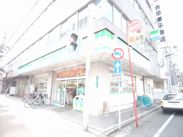 コンビニ　ファミリーマート（コンビニ）まで360m