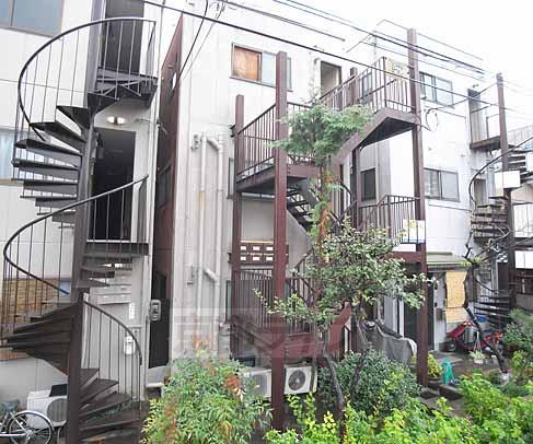 京阪本線 龍谷大前深草駅 徒歩5分 3階建 築42年の外観写真