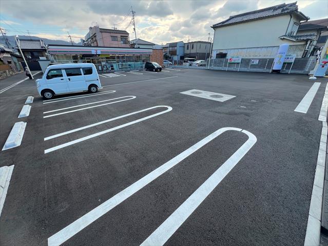 コンビニ　セブンイレブン（コンビニ）まで312m